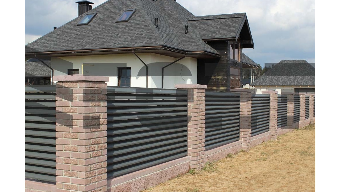 Забор жалюзи металлические fort lux для частного дома
